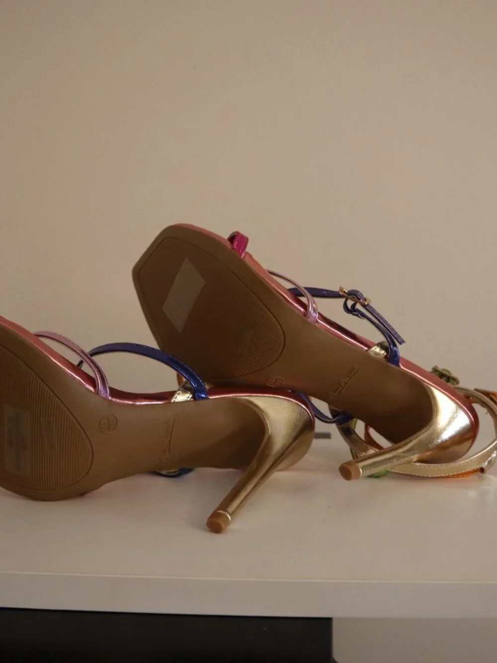 Anne Michelle Rainbow Strappy Heels 8 1/2 Stilleto Open Toe Iridescent NEO-06